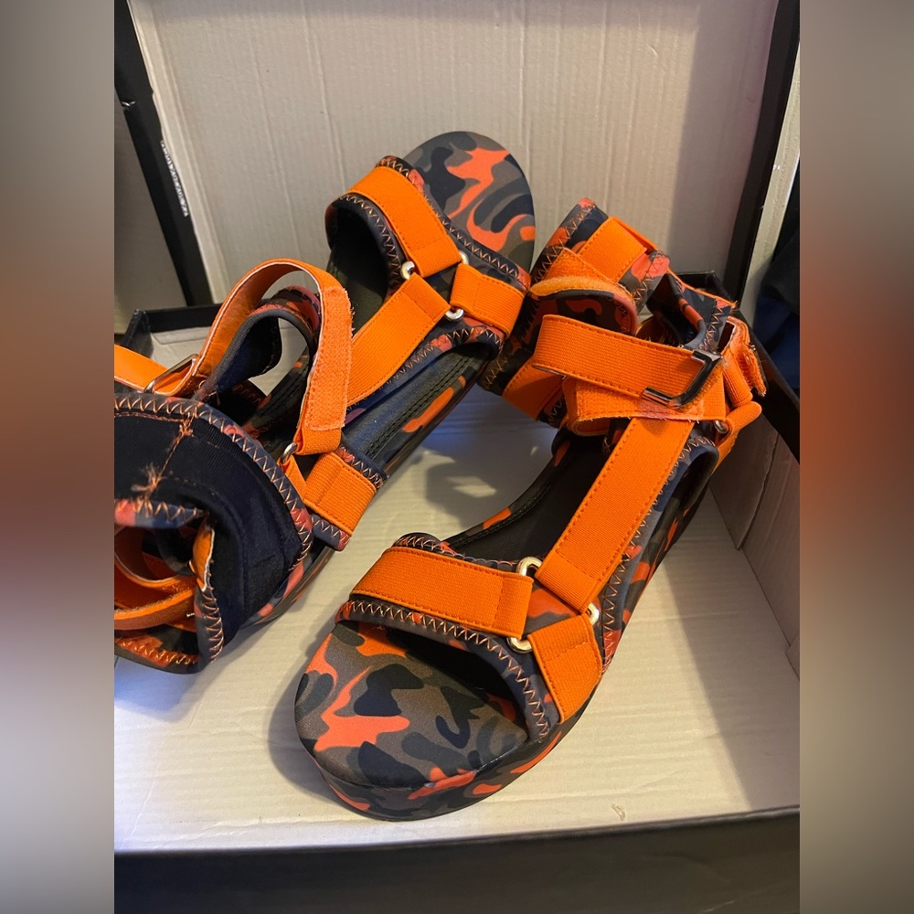 Chunky sandals
